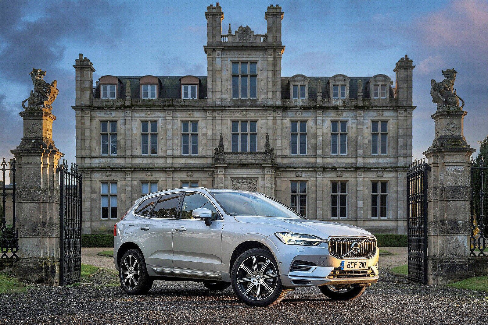 Used Volvo XC60 Recharge T8 Plug-In Hybrid AWD (2017 - 2021) + Guide - Image 1