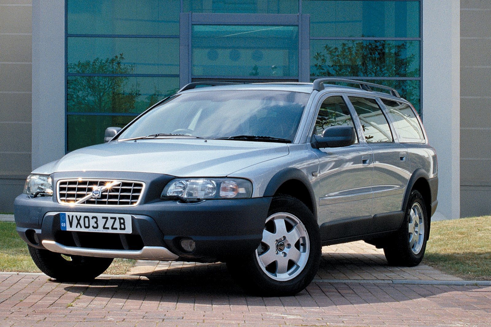 Used Volvo XC70 (2002 - 2007) + Guide - Image 1