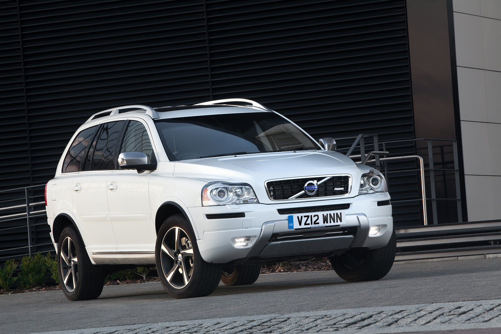 Used Volvo XC90 (2002-2014) + Guide - Image 1