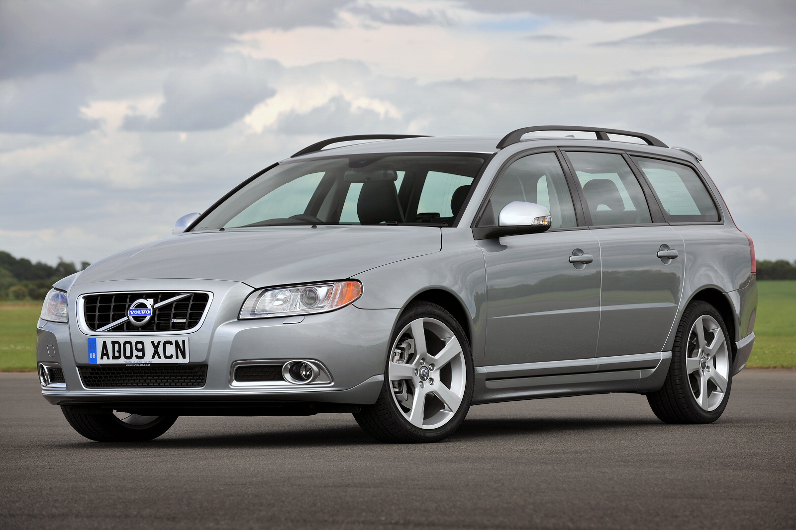 Used Volvo V70 (2007 - 2010) + Guide - Image 1