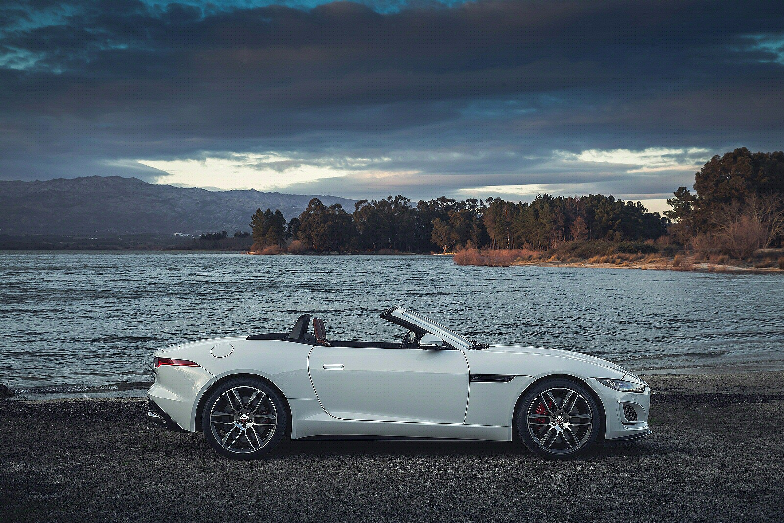 Used Jaguar F-TYPE Convertible (2020 - 2024) + Guide - Image 1