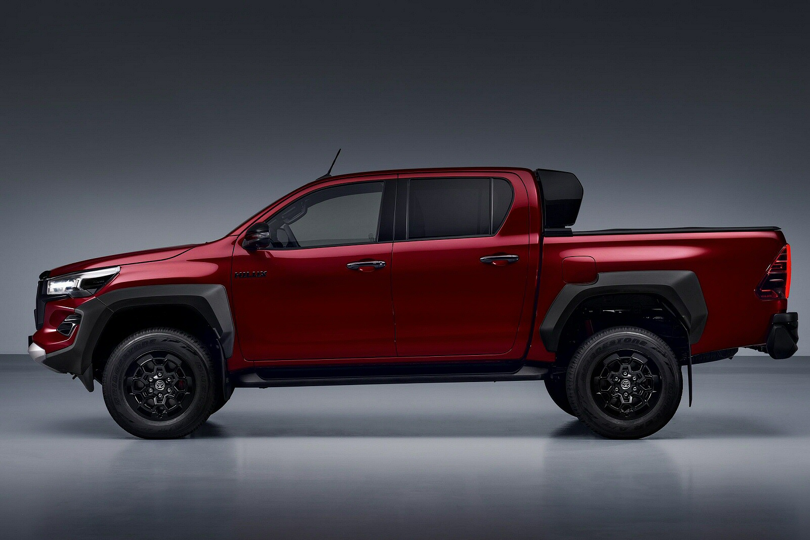 Used Toyota Hilux (2020 - 2025) + Guide - Image 1