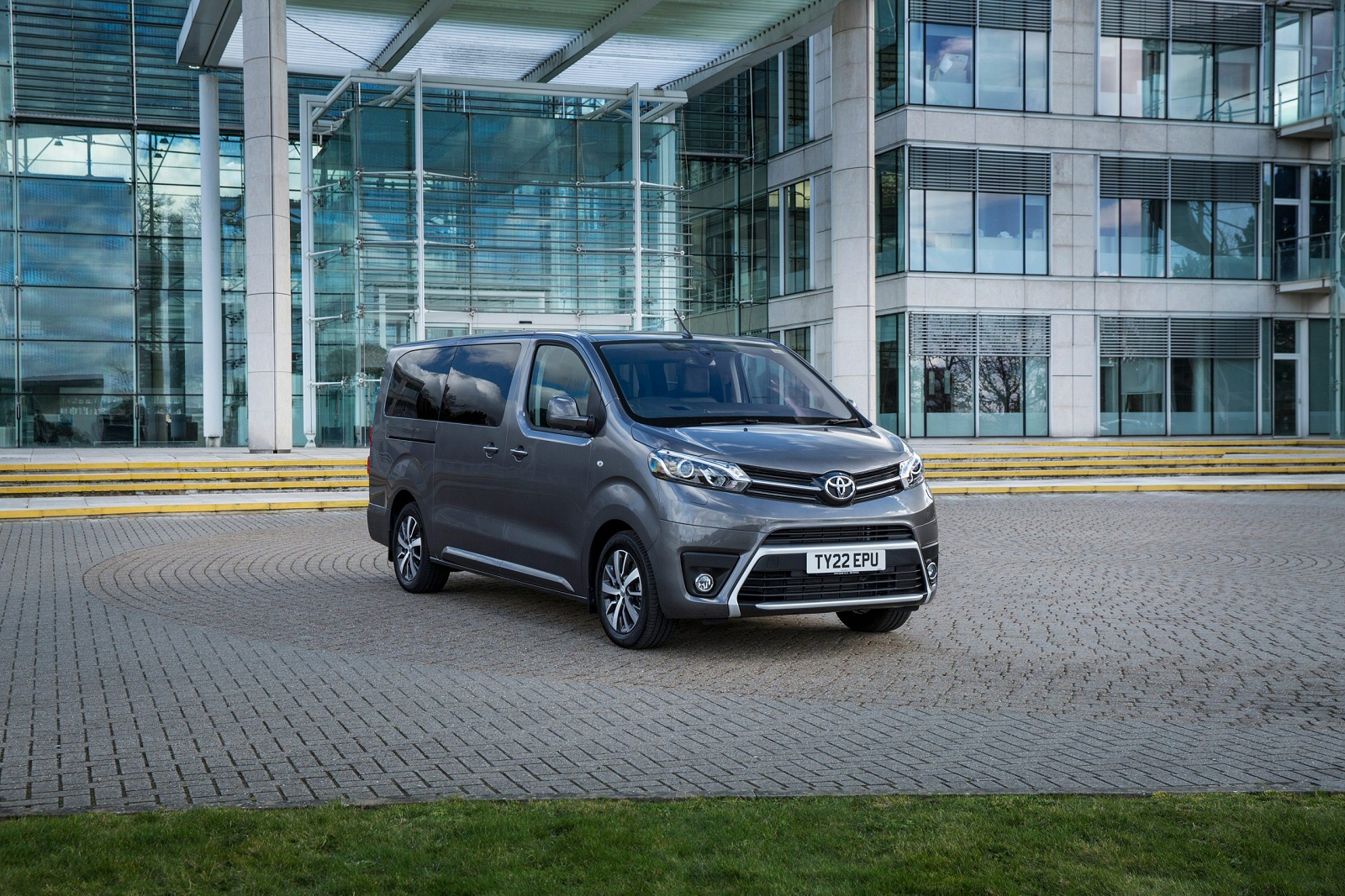 Used Toyota Proace Verso (2016 - 2022) + Guide - Image 1