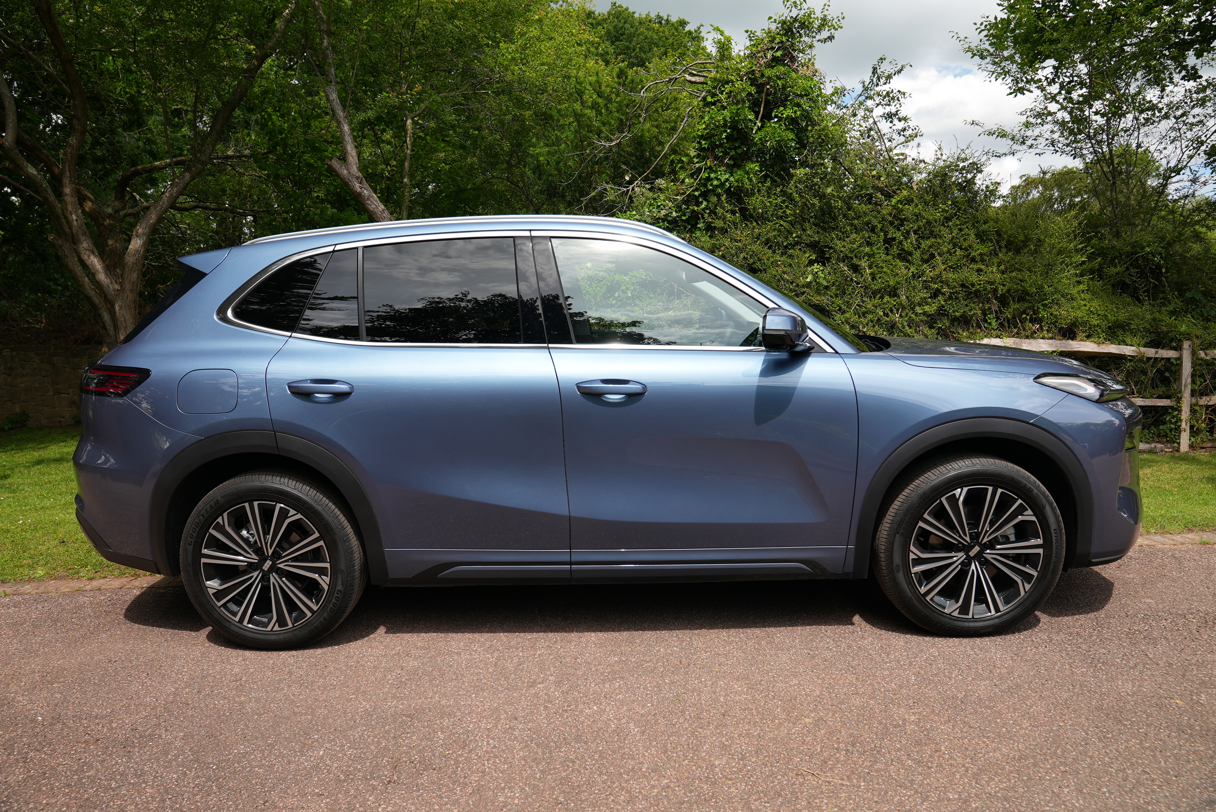 GEELY STARRAY ESTATE 1.5 EM-i Pro 5dr Auto
