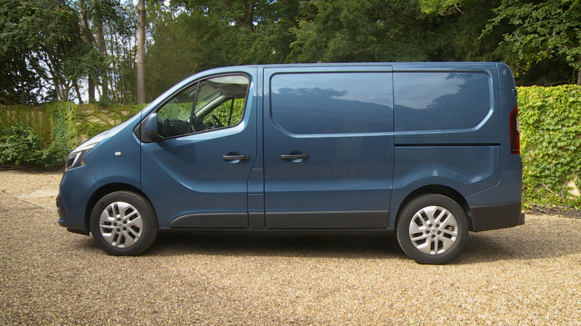 RENAULT TRAFIC SWB DIESEL Electric Lease