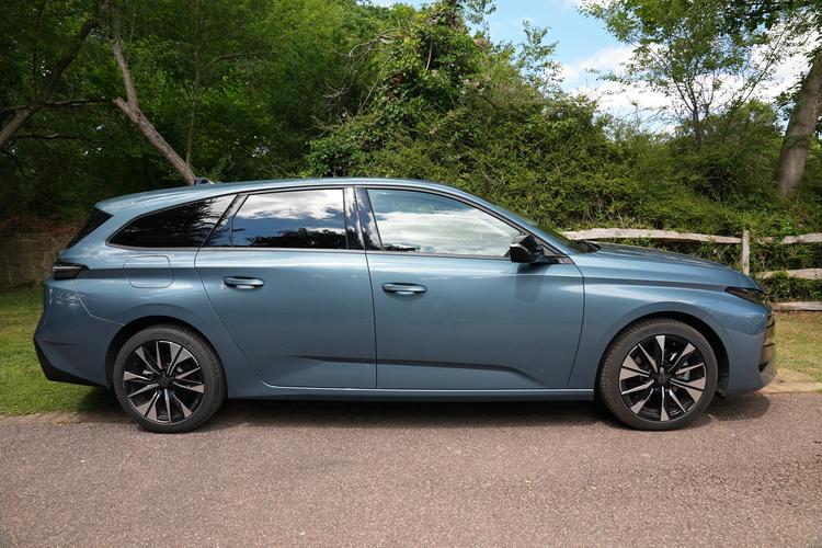 PEUGEOT 308 SW ESTATE 1.2 Hybrid 145 Allure 5dr e-DSC6
