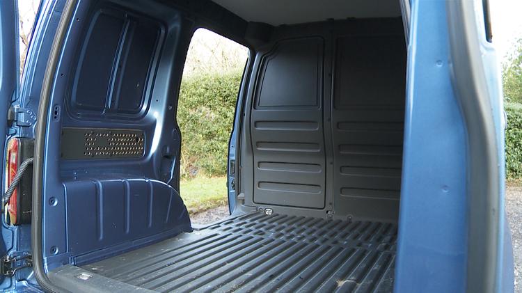 Volkswagen CADDY MAXI C20 DIESEL 2.0 TDI 150PS Window Van DSG
